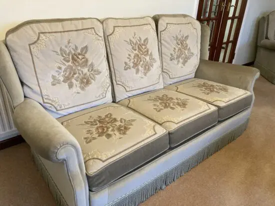 Green patterned draylon 3 piece suite