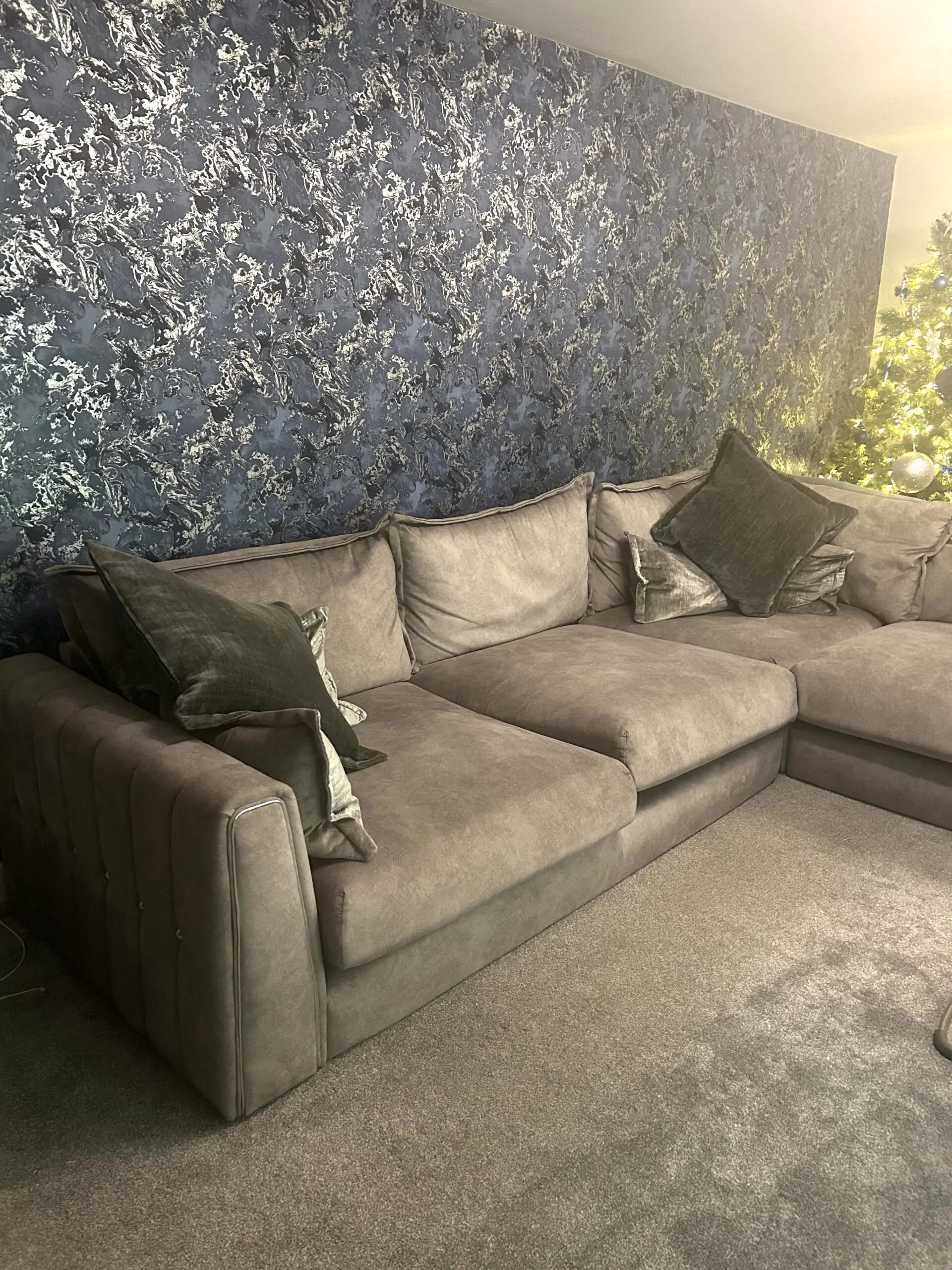 BEAUTIFUL SUEDE GREY SOFE - LIKE NEW