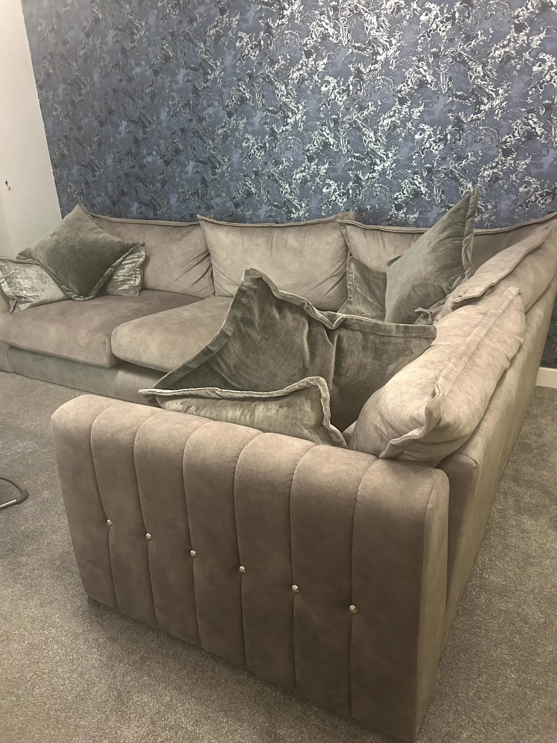 BEAUTIFUL SUEDE GREY SOFE - LIKE NEW