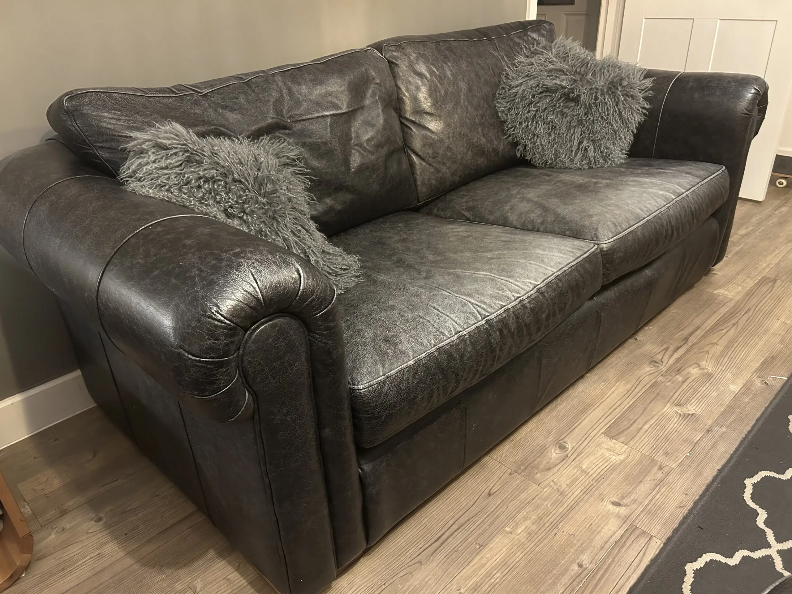 Thomas Lloyd Handmade Aspen 2 and 3 leather seater sofa set with matching storage footstool