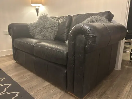 Thomas Lloyd Handmade Aspen 2 and 3 leather seater sofa set with matching storage footstool