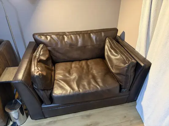 Sofology carter dark brown leather love seat