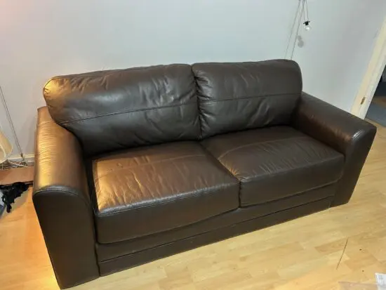 Mint condition dark chocolate brown leather sofa set (3 seater and 2 seater)