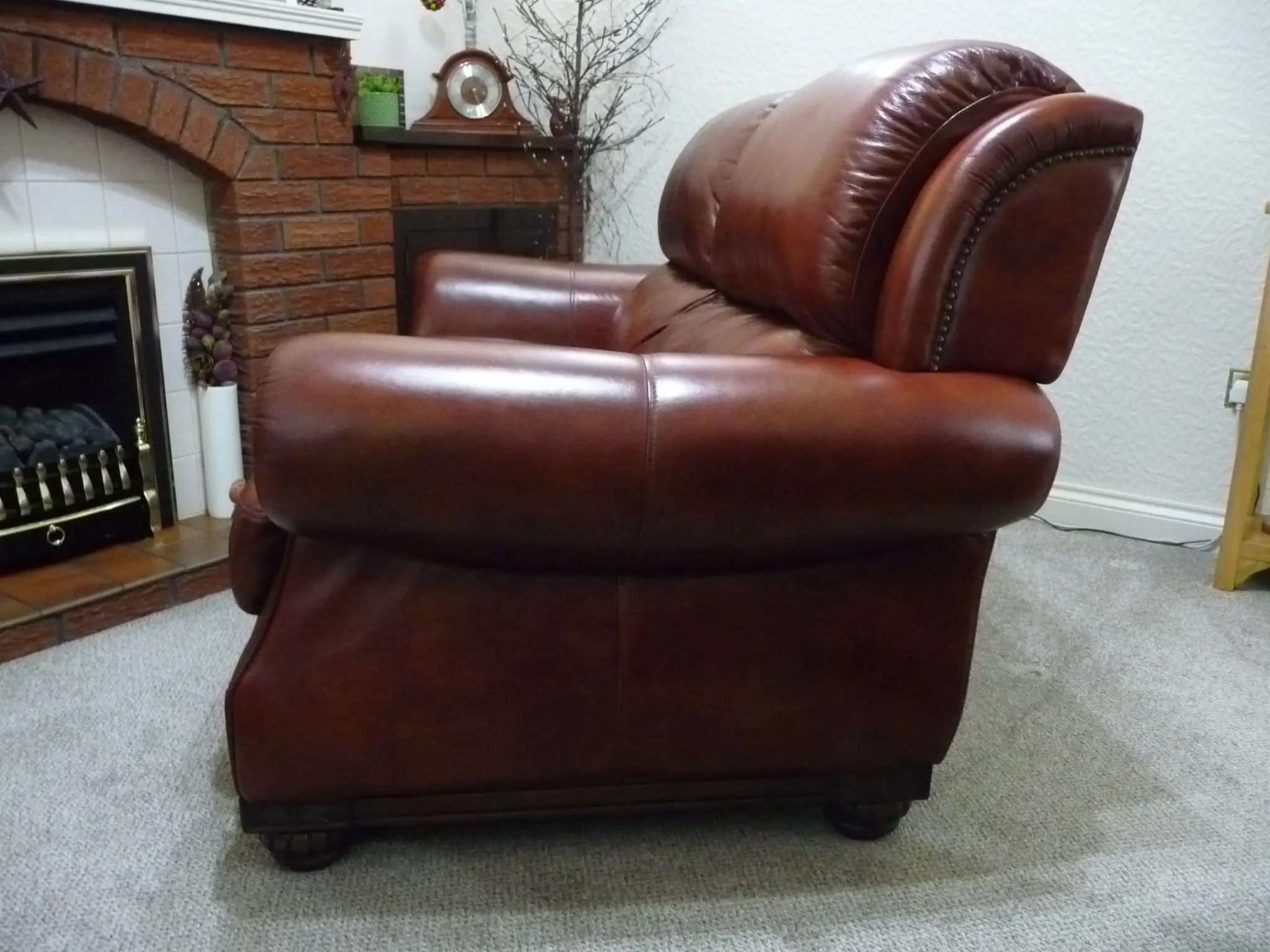 Quality leather 2 seater dark tan sofa and single chair.