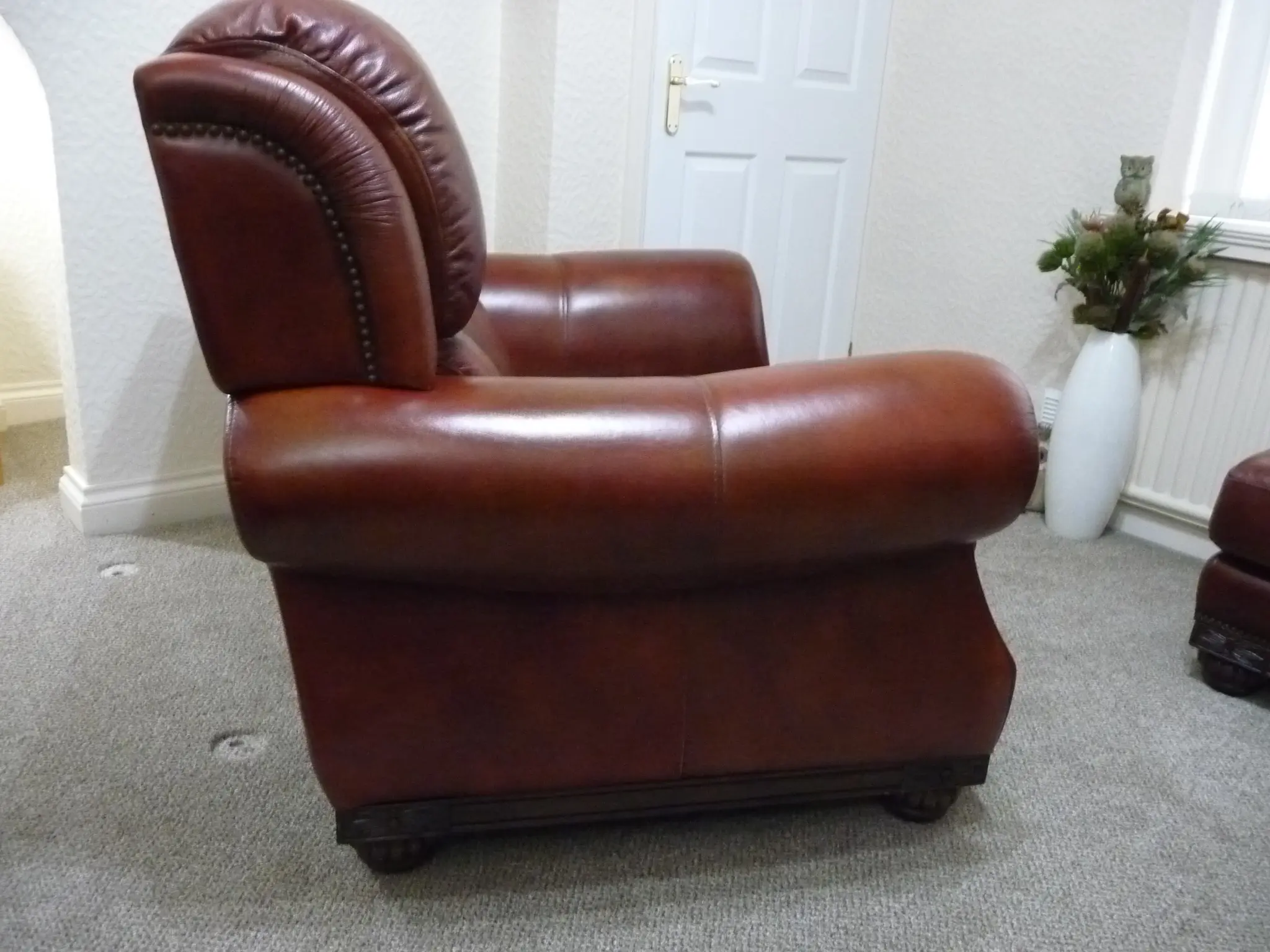 Quality leather 2 seater dark tan sofa and single chair.