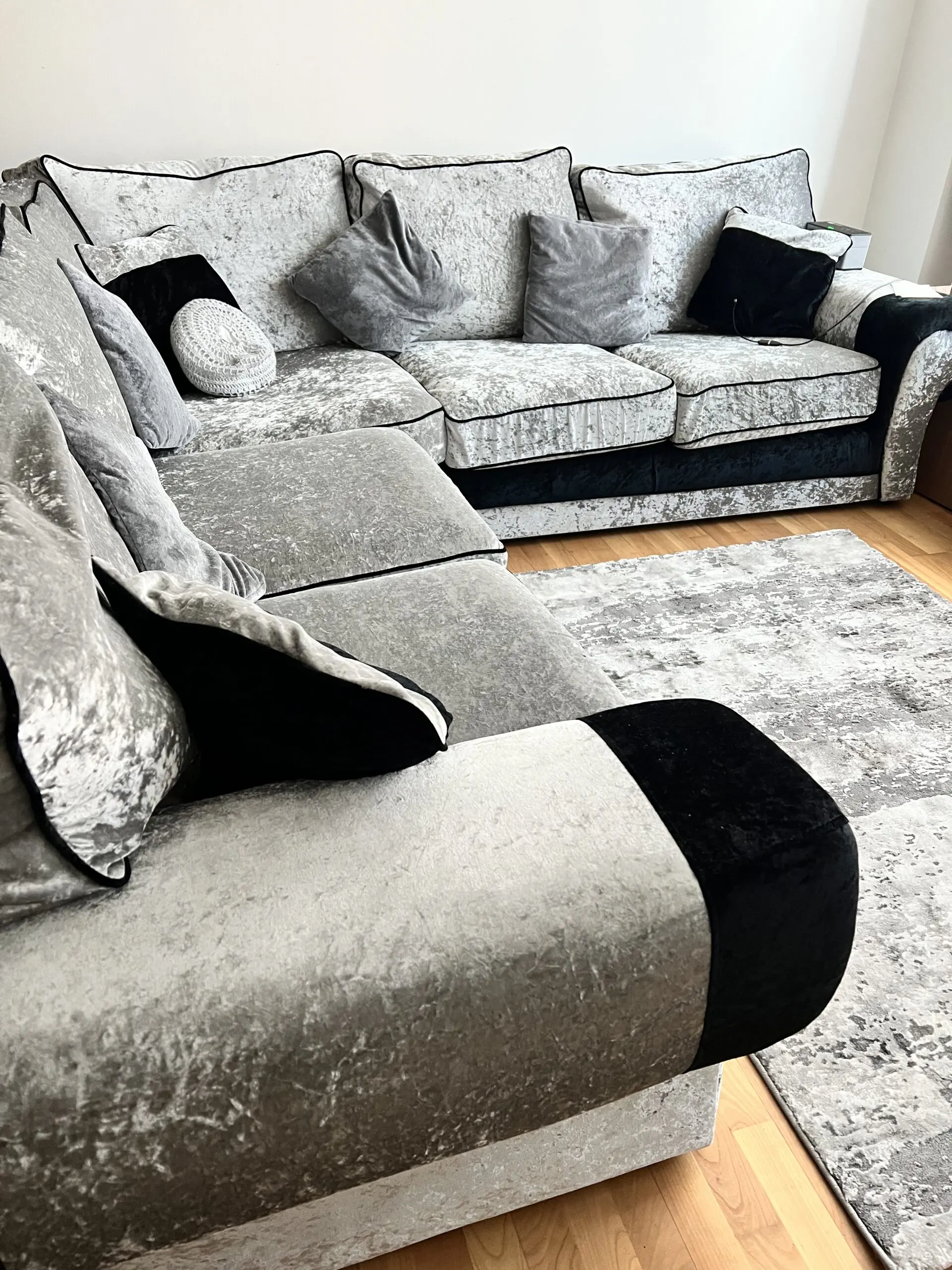 Large 5 Seat Crushed Velvet Corner Sofa Silver & Black