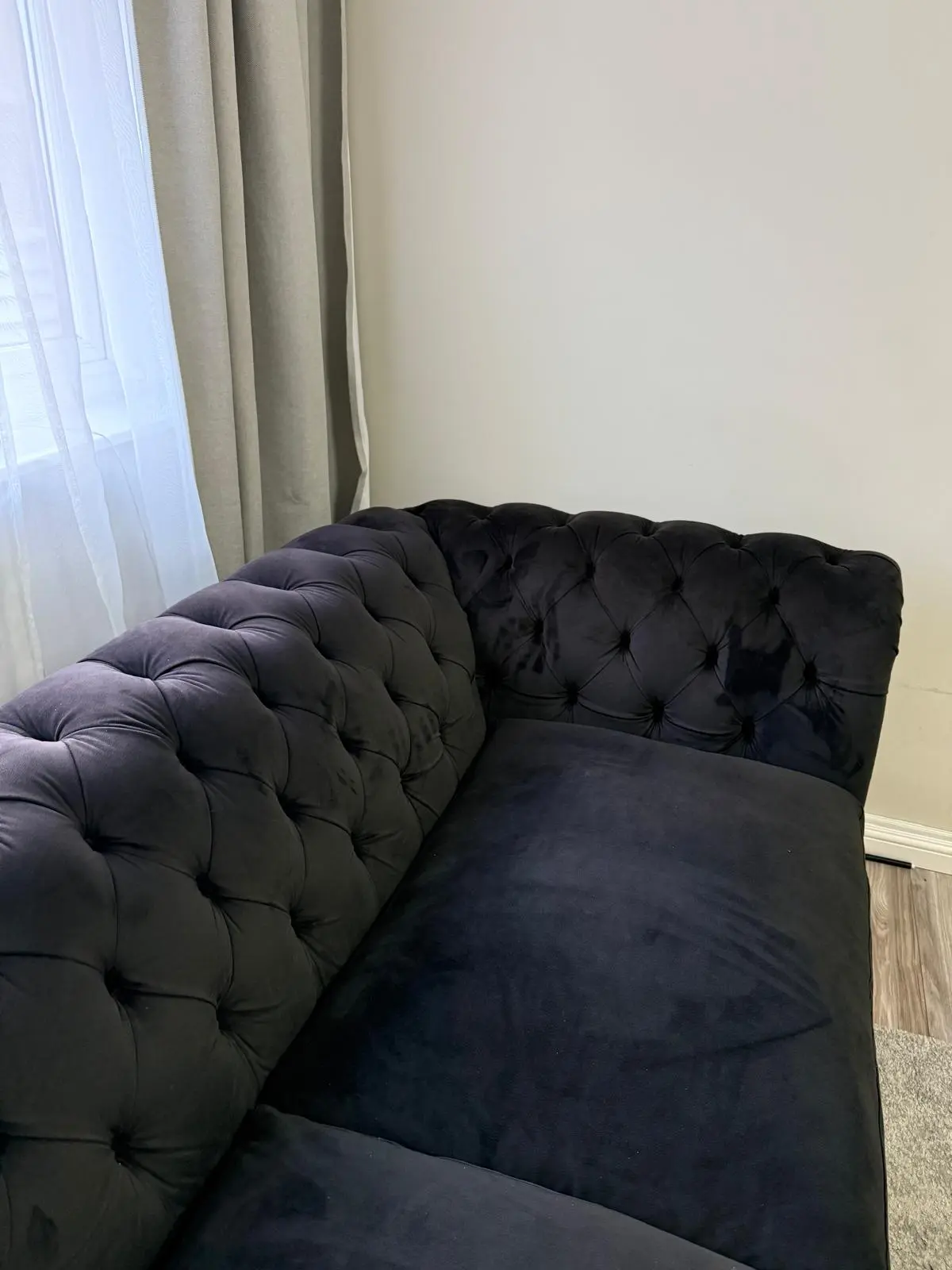 John Lewis Cromwell 4-Seater Chesterfield Sofa Smooth Velvet (Band B) – Charcoal | Dark Wood Legs