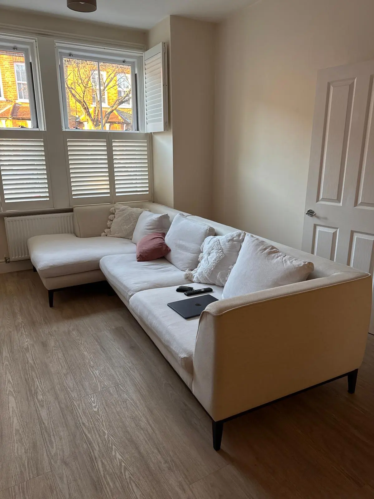 Zientte L-Shaped Corner Sofa: Cream/Off-White