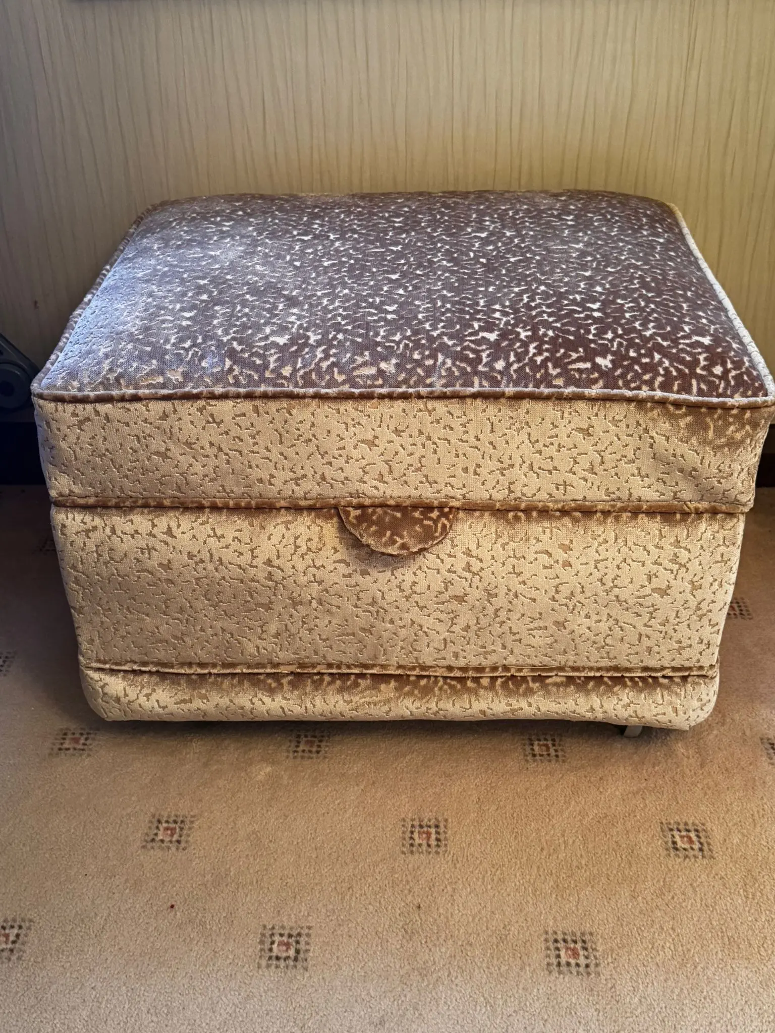 Quality sofa set with footstool.