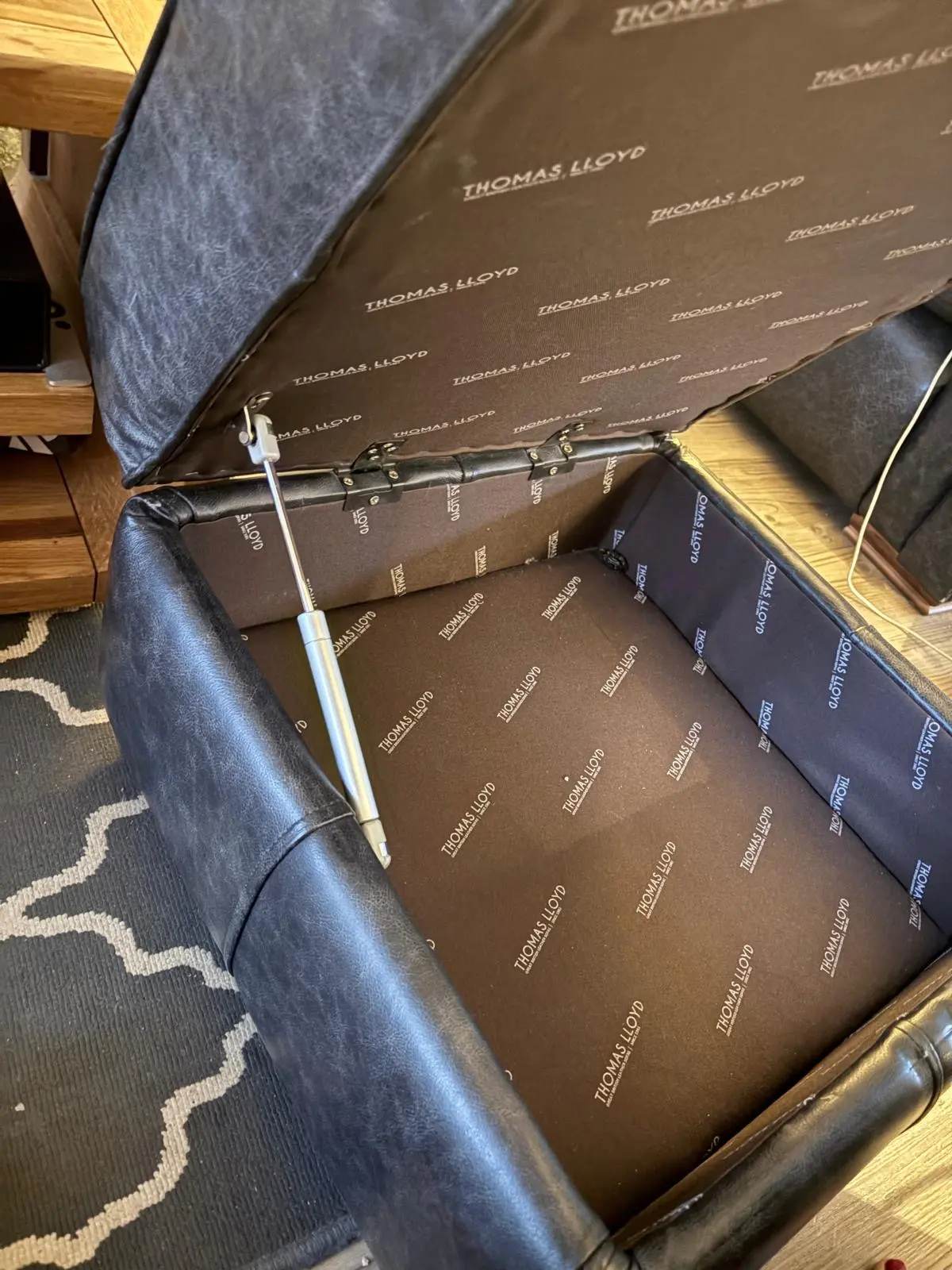 Thomas Lloyd Handmade Aspen 2 and 3 leather seater sofa set with matching storage footstool