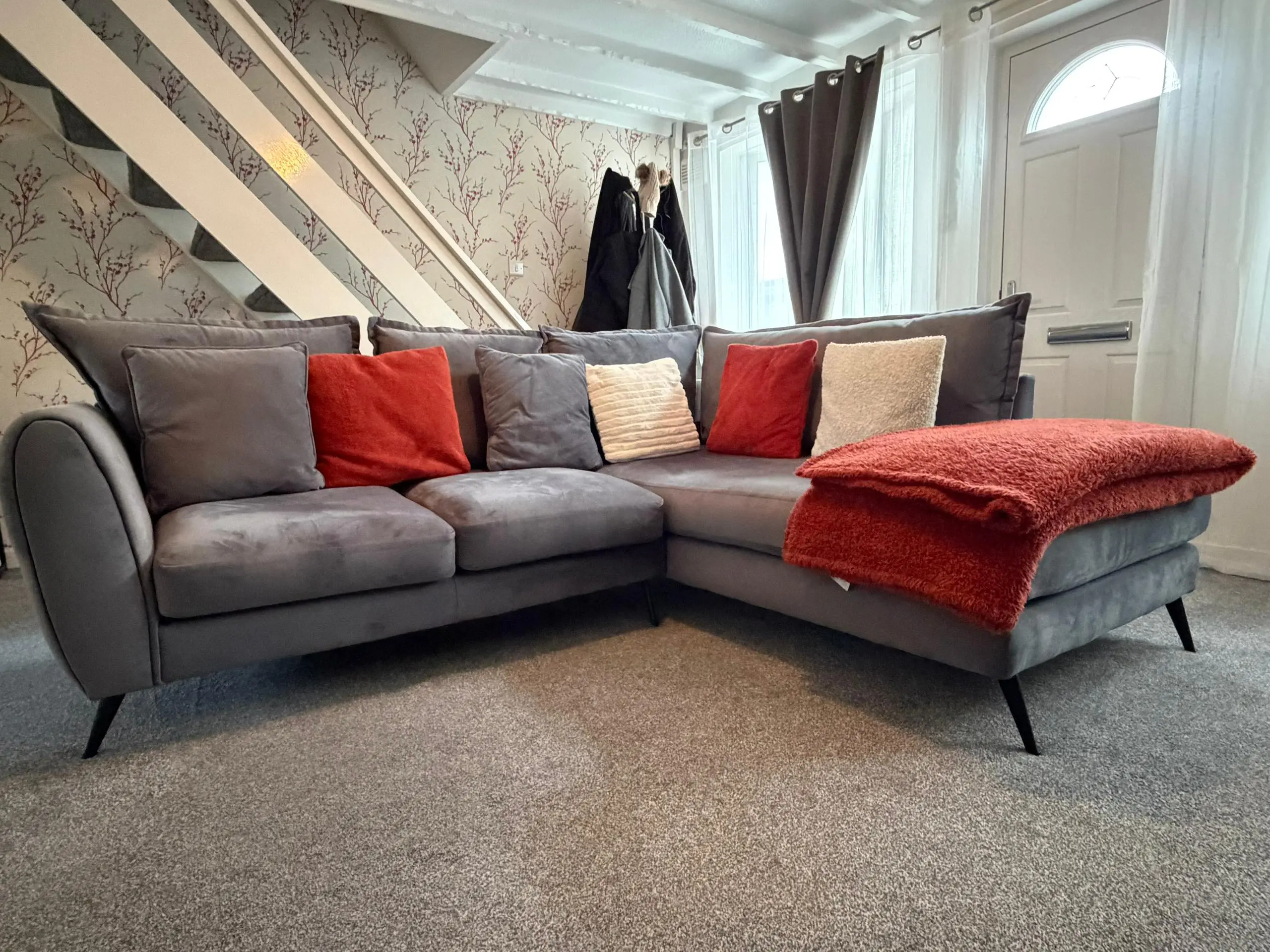 Modern (2023)Grey L-Shaped Corner Sofa with Chaise – Velvet Finish