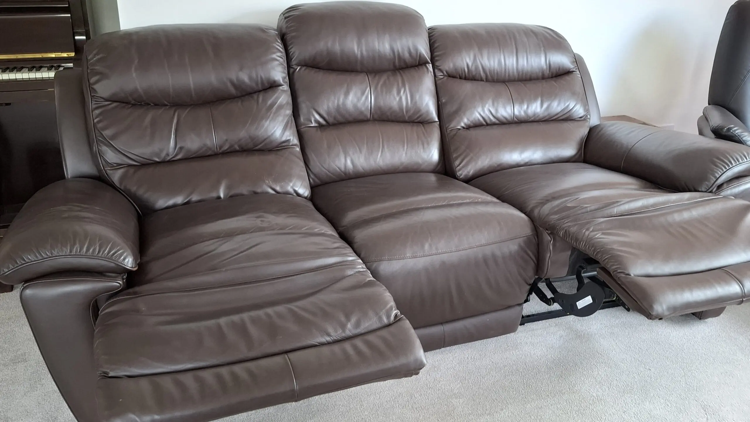 DFS Landos brown leather recliner sofa set