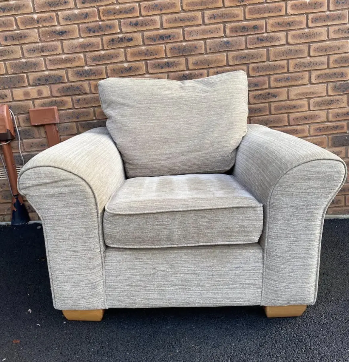 L shaped sofa and two arm chairs beige comfy and used like new.