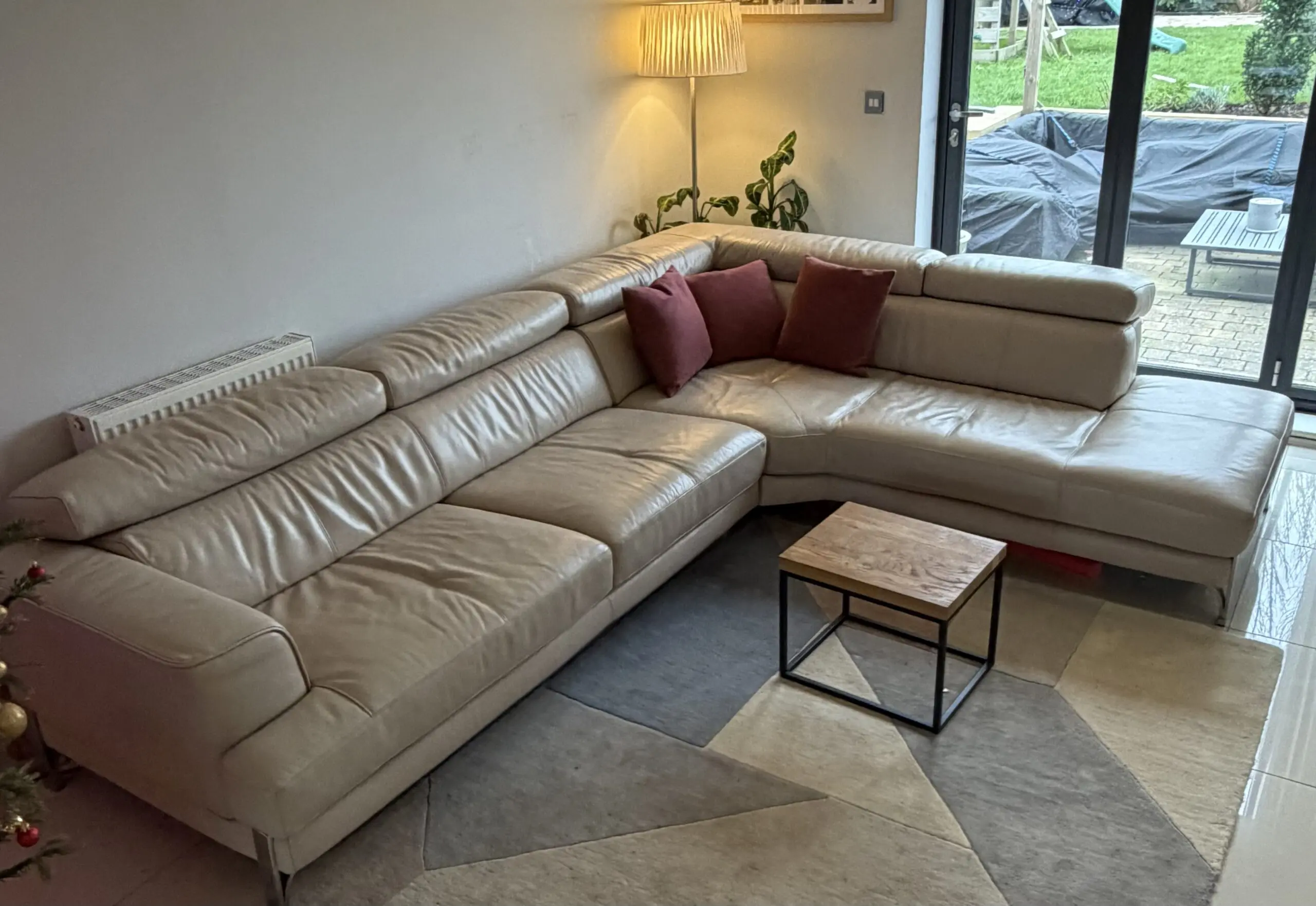 Large Leather Corner Sofa (DFS)