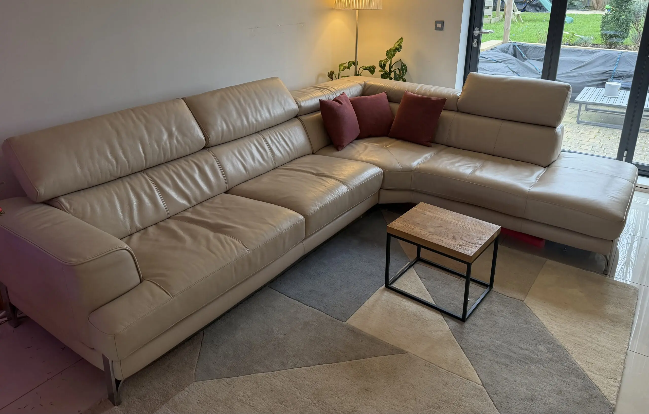 Large Leather Corner Sofa (DFS)