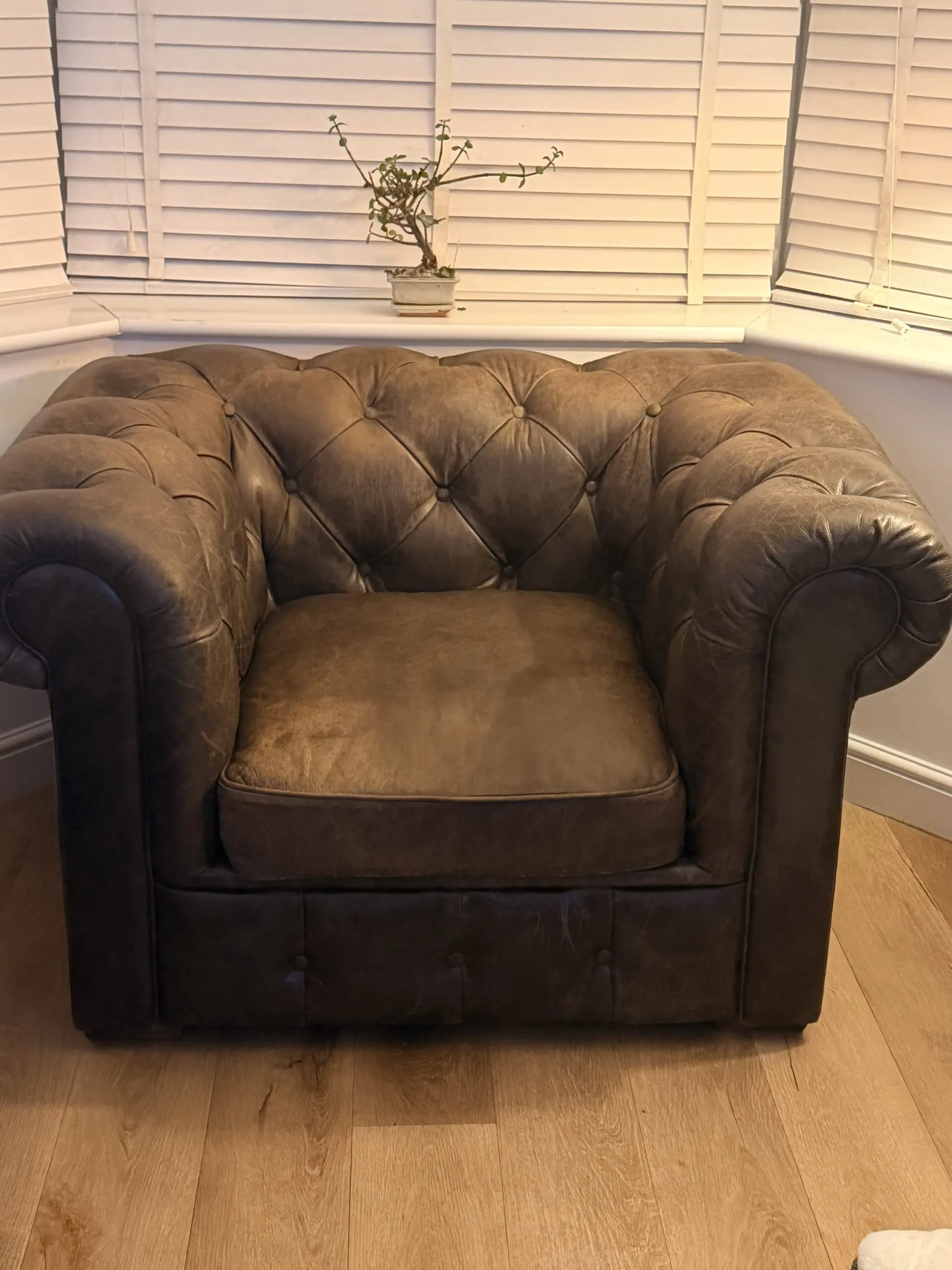 DFS Heritage leather Chesterfield Sofa set