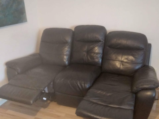 Harveys 6 Seater Black Reclining Leather Sofa Set