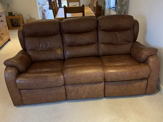 Parker Knoll 3 piece brown leather suite, comprising electric recline sofa and two non reclining chairs.