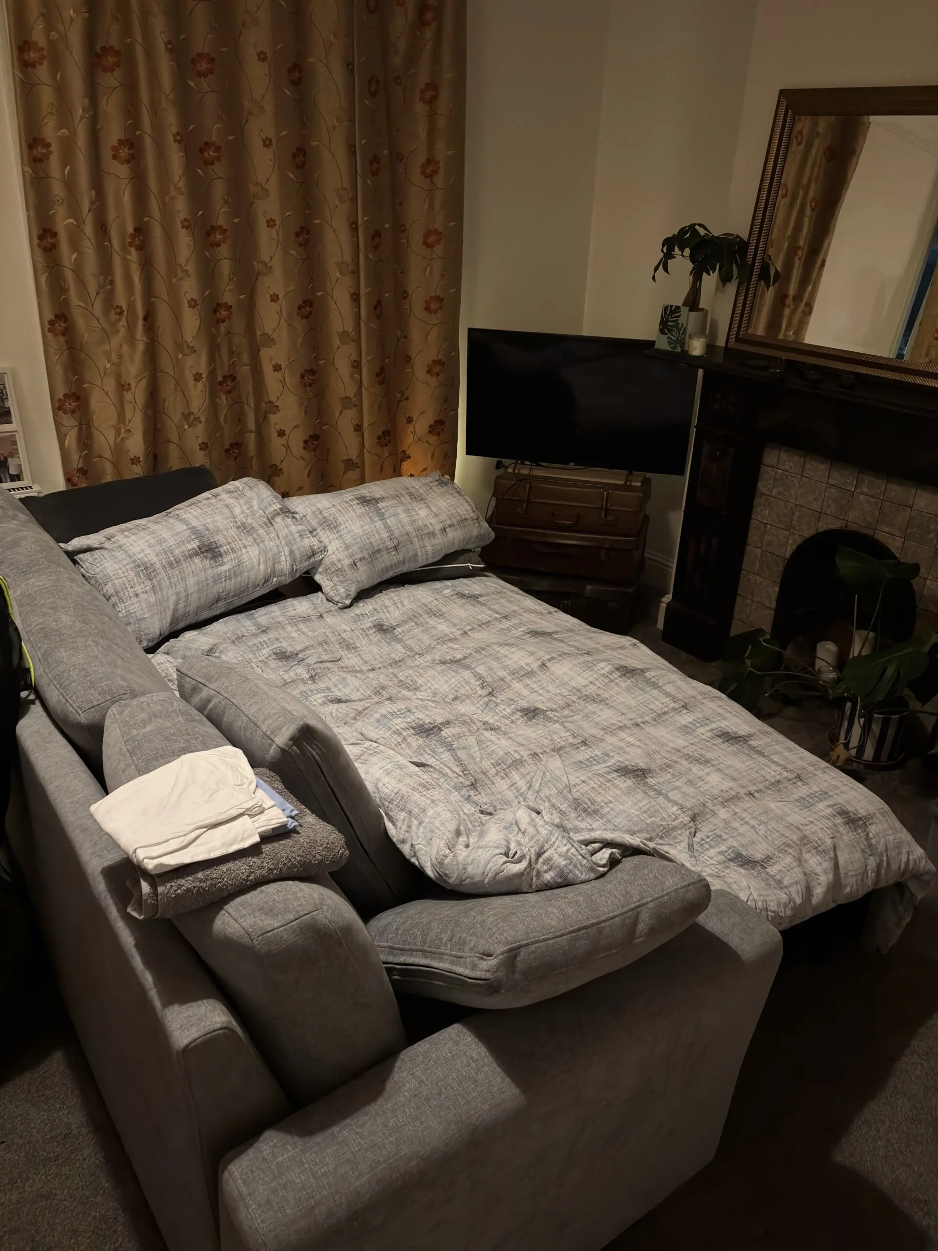 Collingwood and Batchelor Sienna Corner Sofa – Grey Chenille