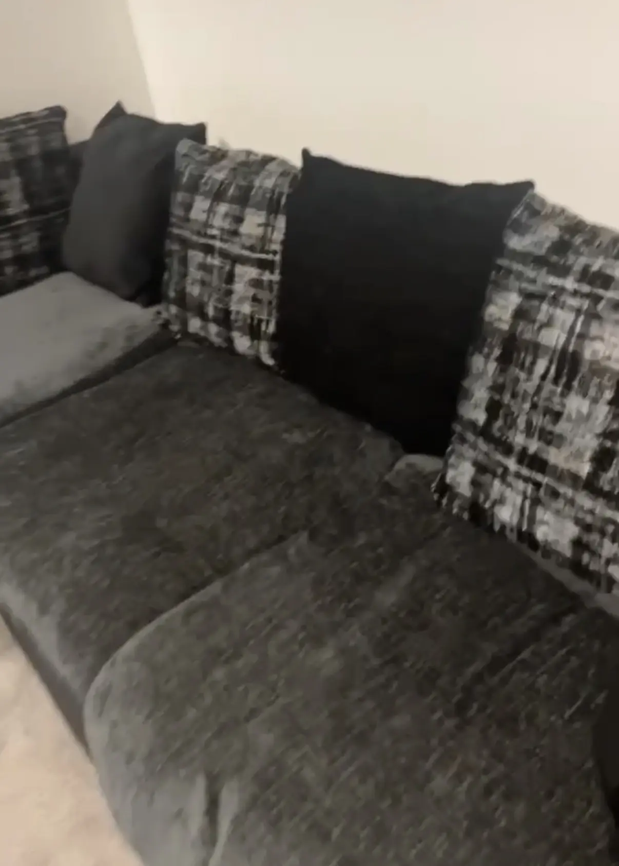 L chaise 4 Seater Black Base Dark Grey Seats w/scatter cushions