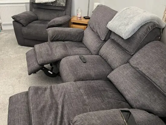 Reclining 3 peice sofa. In charcoal grey.