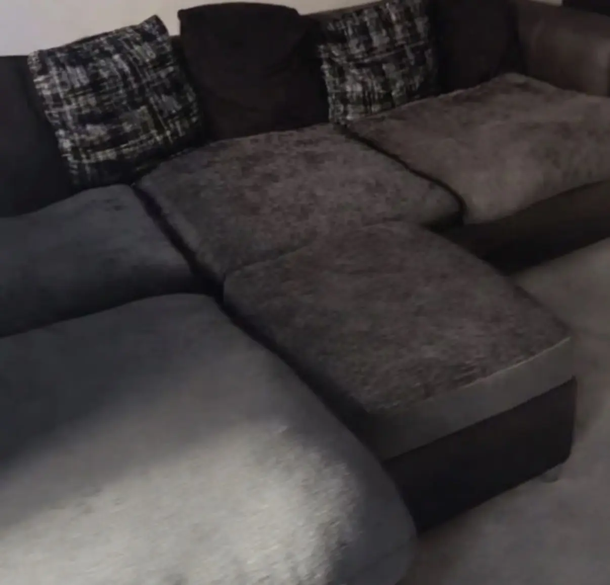 L chaise 4 Seater Black Base Dark Grey Seats w/scatter cushions