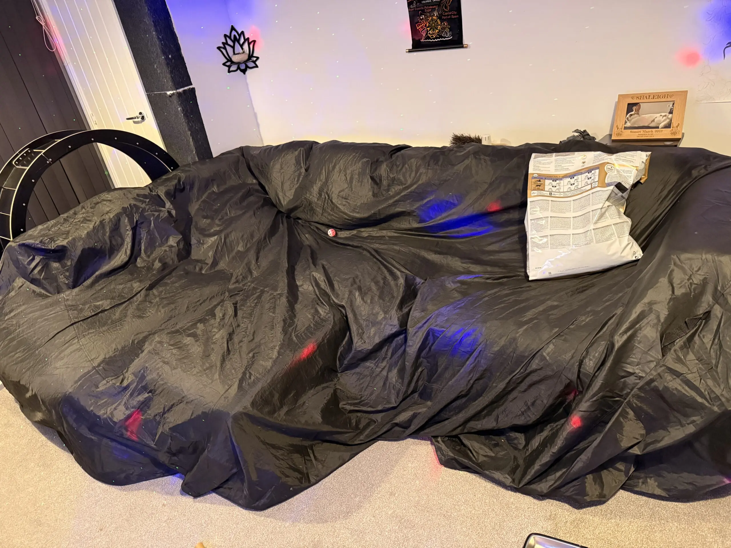 L chaise 4 Seater Black Base Dark Grey Seats w/scatter cushions