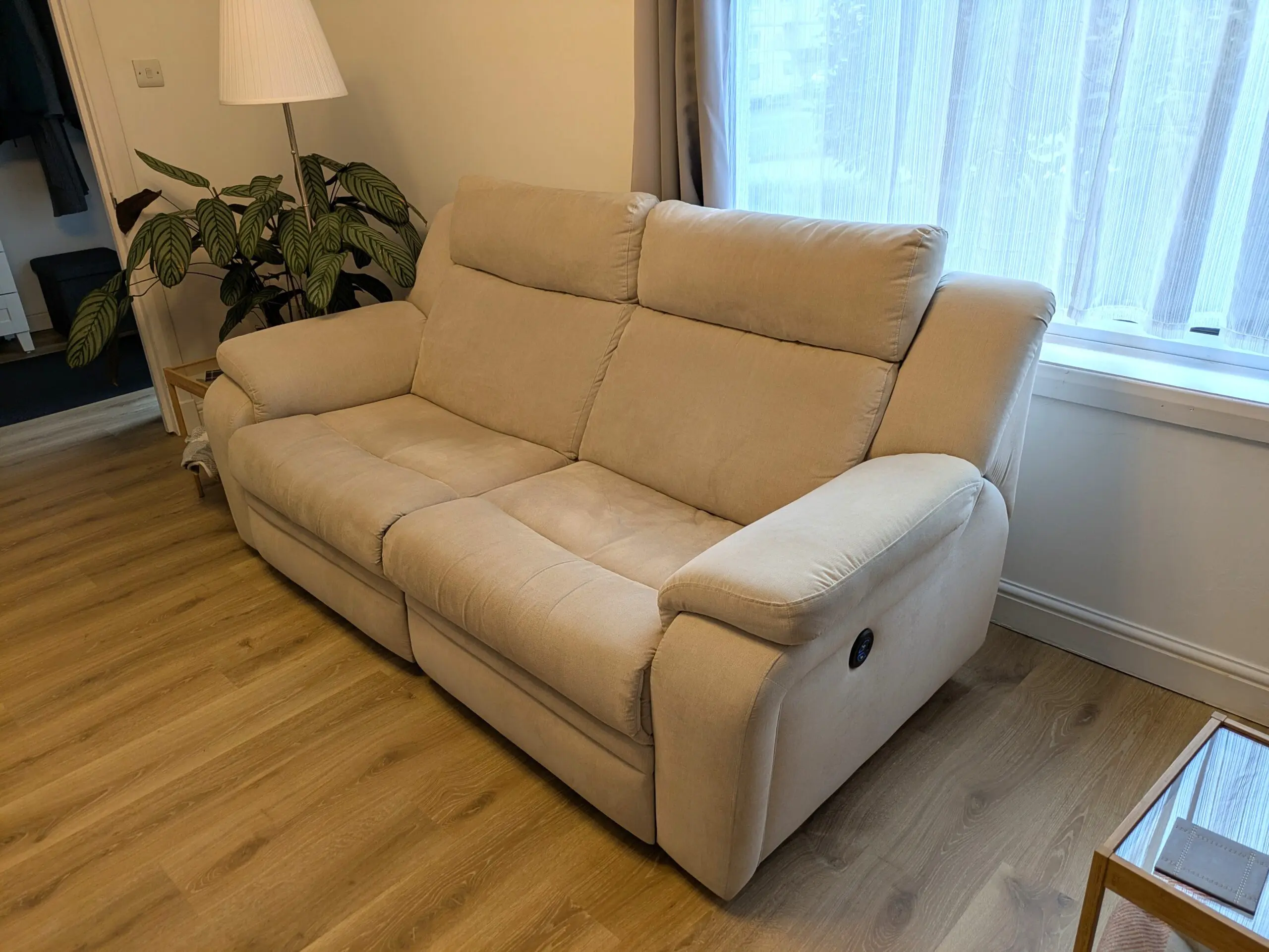 DFS Barrett 3 Seater Power Recliner Sofa – Cream – Very Good Condition