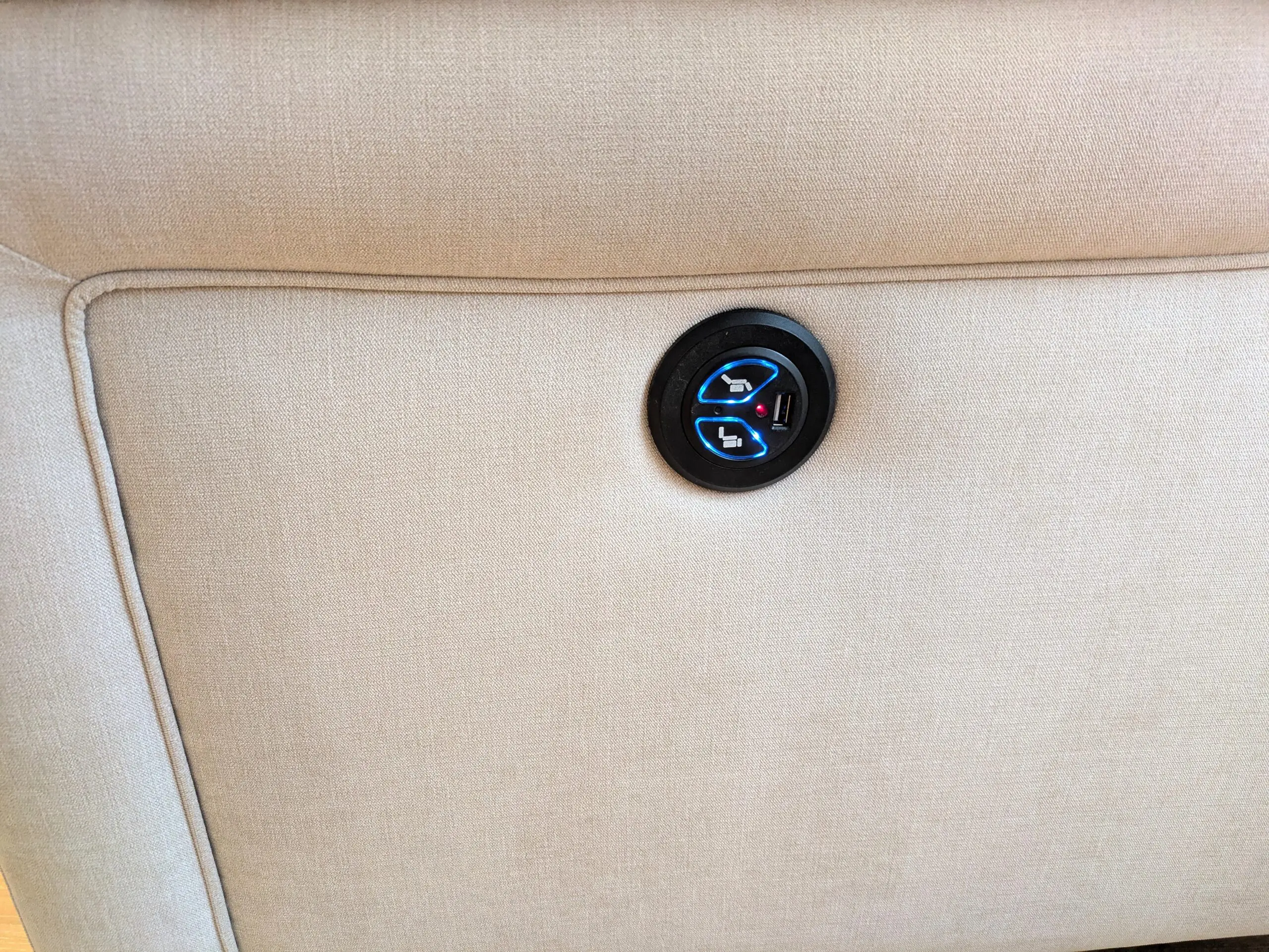 DFS Barrett 3 Seater Power Recliner Sofa – Cream – Very Good Condition