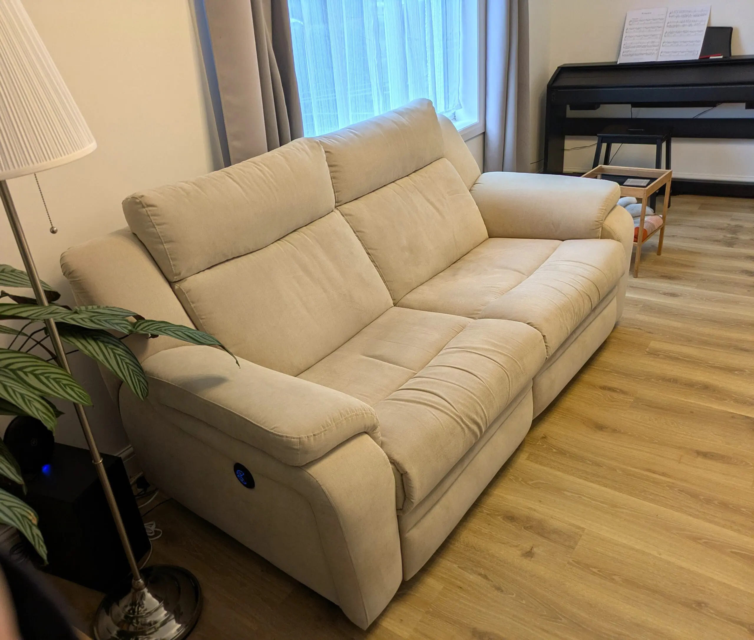 DFS Barrett 3 Seater Power Recliner Sofa – Cream – Very Good Condition