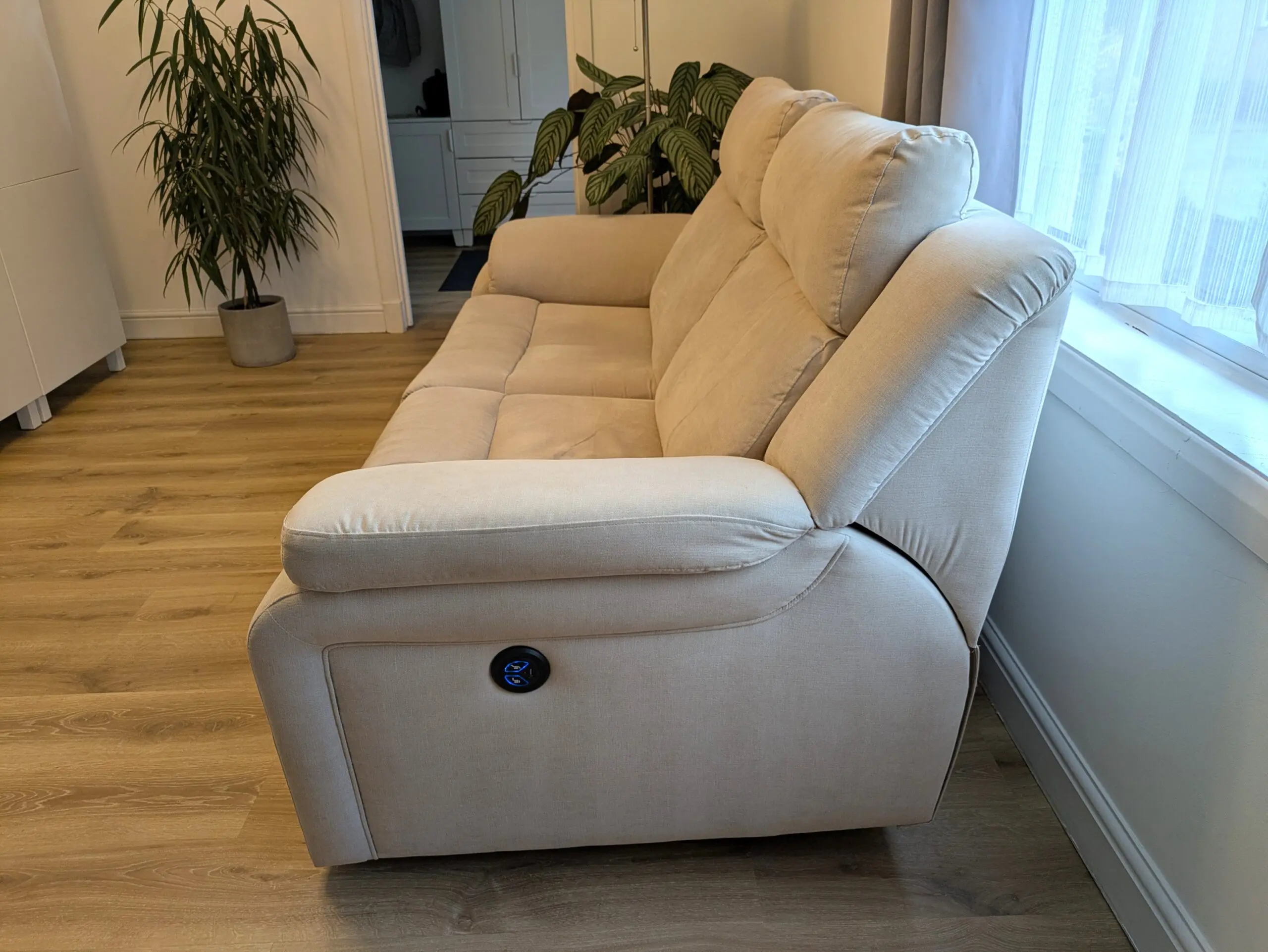 DFS Barrett 3 Seater Power Recliner Sofa – Cream – Very Good Condition
