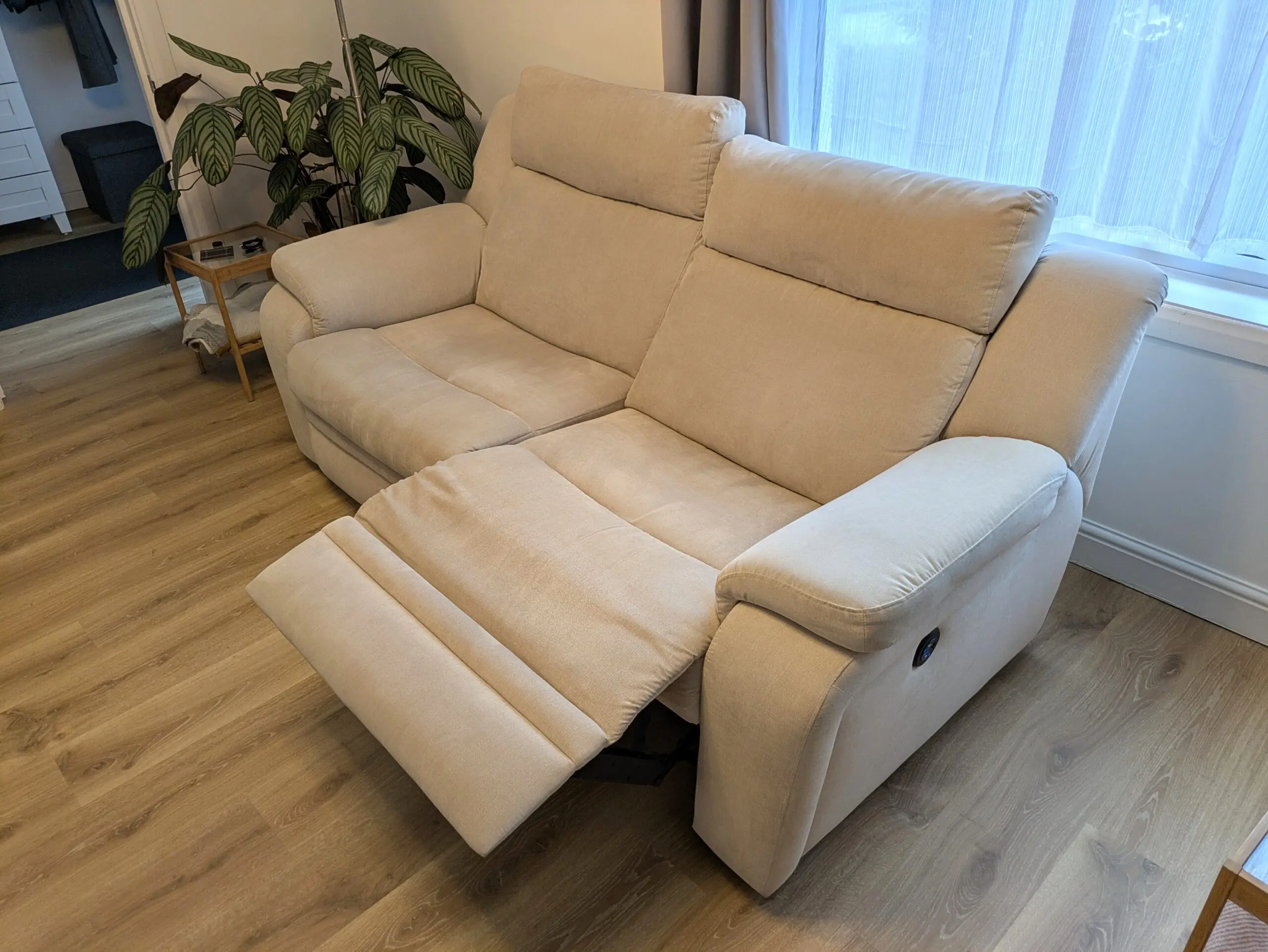 DFS Barrett 3 Seater Power Recliner Sofa – Cream – Very Good Condition