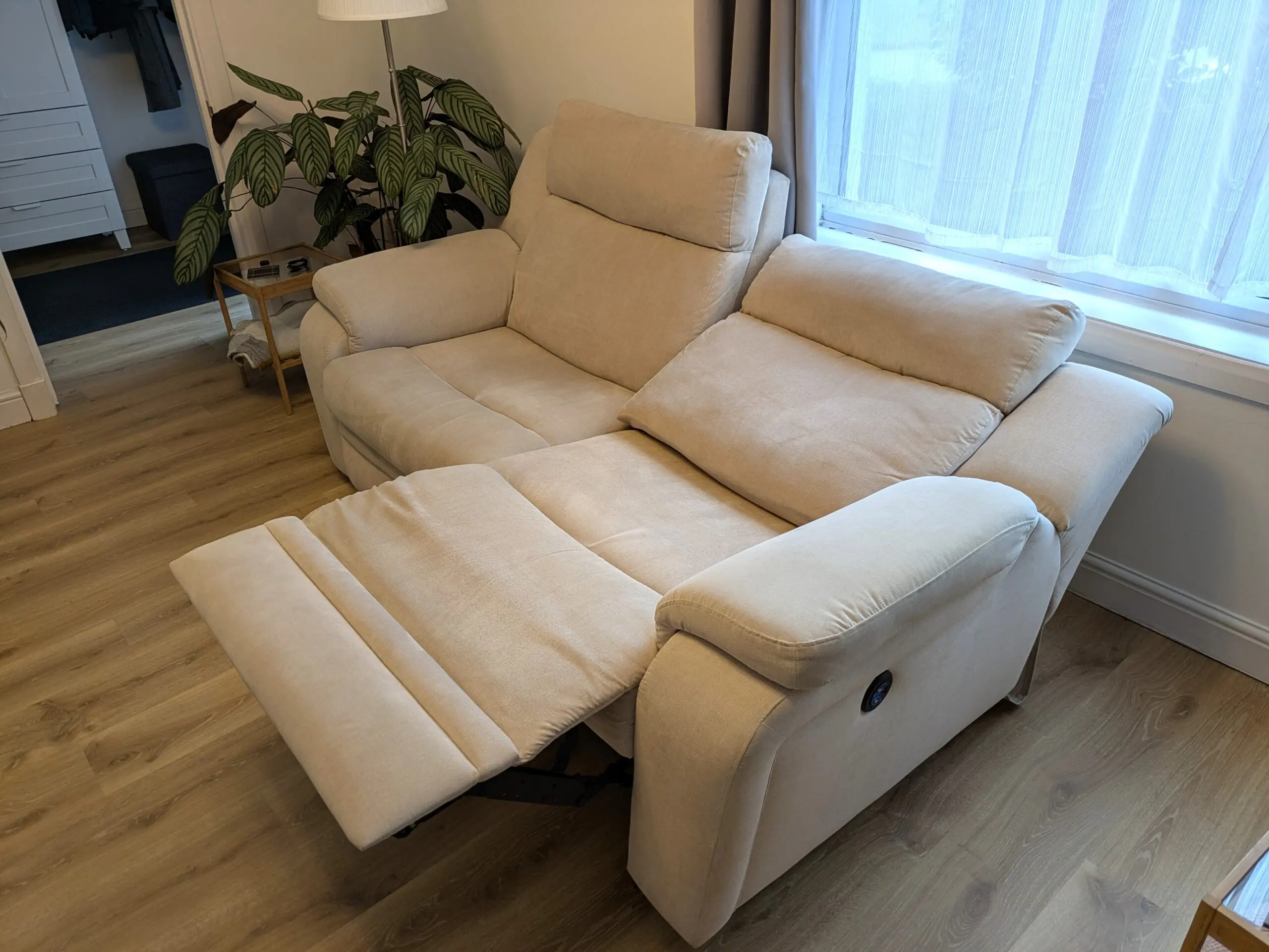 DFS Barrett 3 Seater Power Recliner Sofa – Cream – Very Good Condition