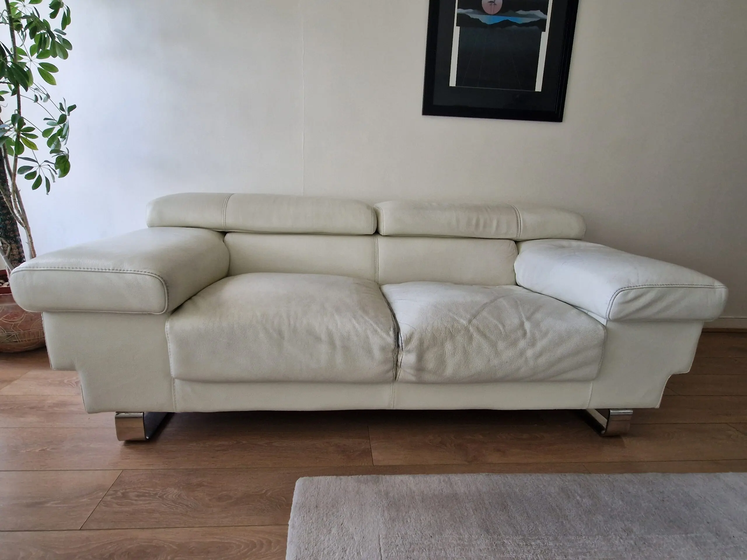 Denelli Italia 2-Seater Leather Sofa – Small repair required