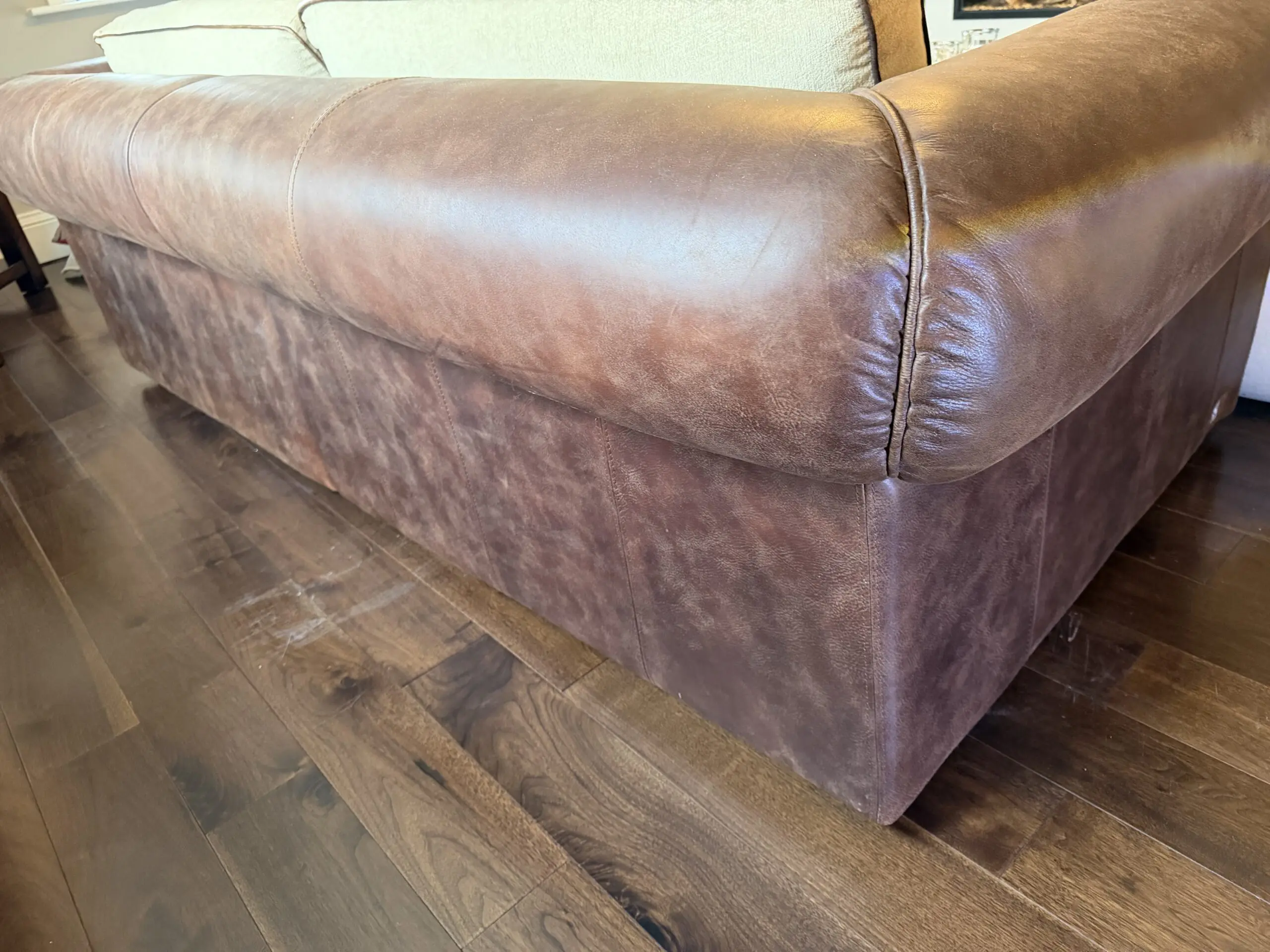 Marina - Dubai - High Quality Leather Sofa with Fabric Cushions