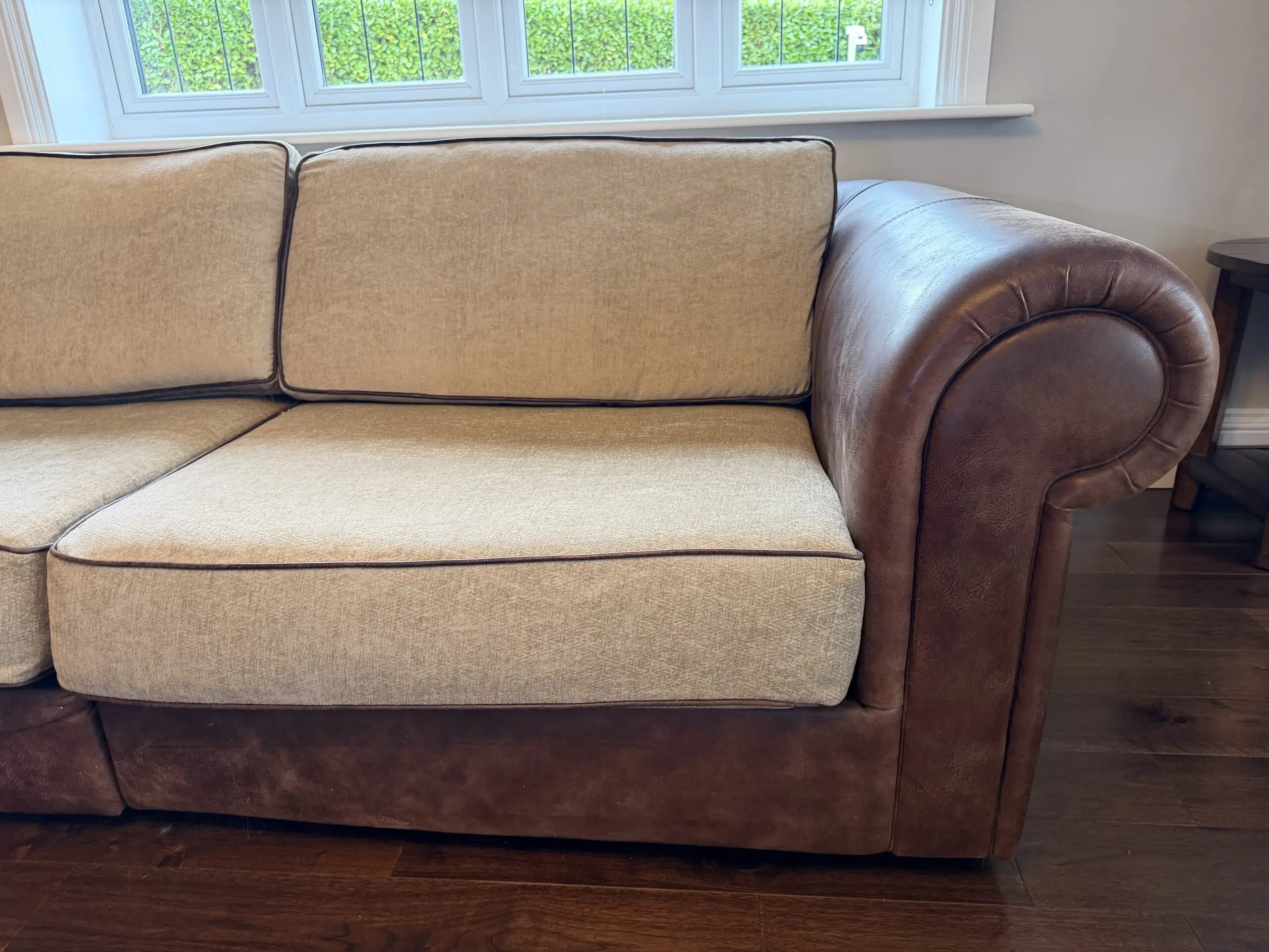 Marina - Dubai - High Quality Leather Sofa with Fabric Cushions