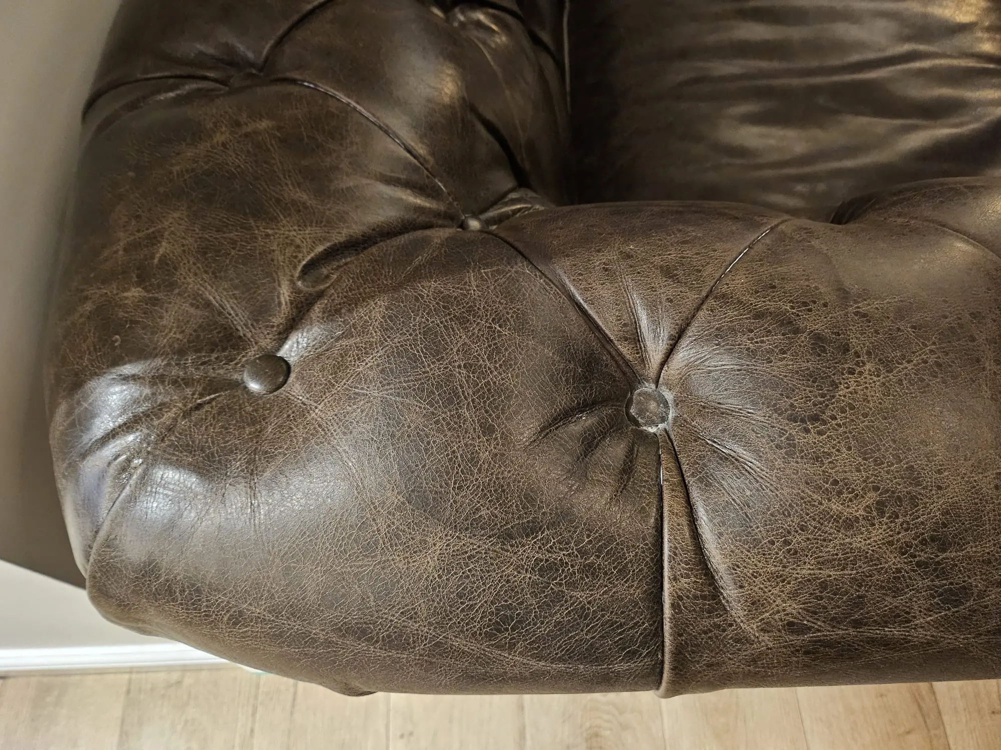 DFS Heritage leather Chesterfield Sofa set