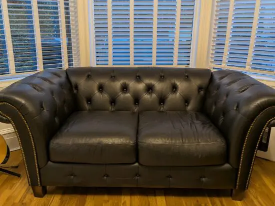 Bay Leather Republic Black leather Chesterfield style 2 and 3 seater sofs