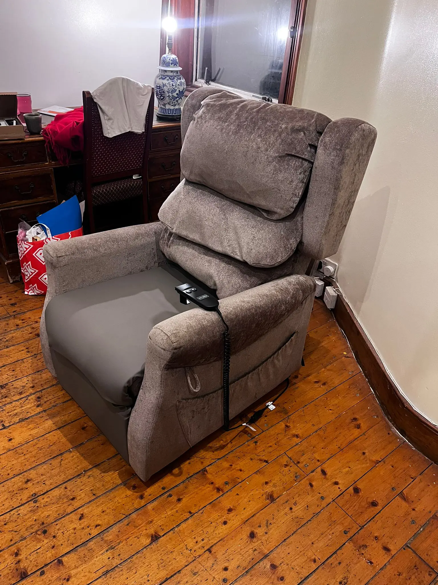 Accora Configura Comfort Chair Dual Tilt Electronic Chair CHAIR-0-CM1-340