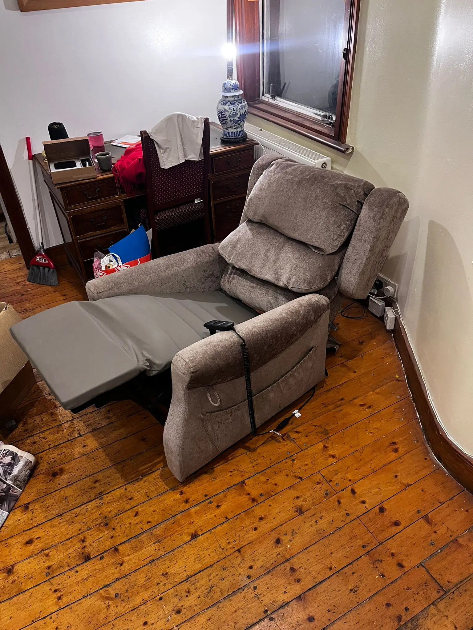 Accora Configura Comfort Chair Dual Tilt Electronic Chair CHAIR-0-CM1-340