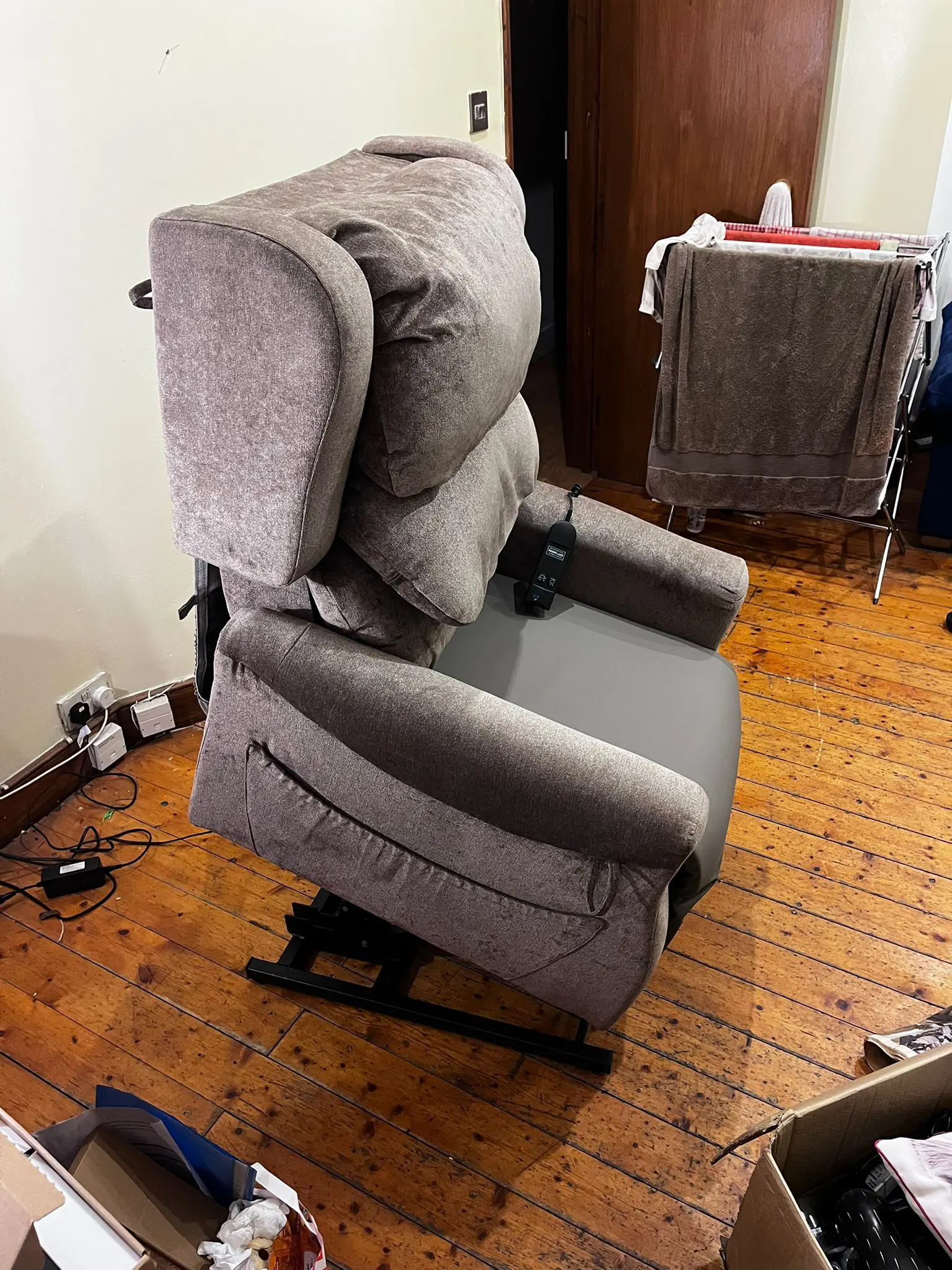 Accora Configura Comfort Chair Dual Tilt Electronic Chair CHAIR-0-CM1-340