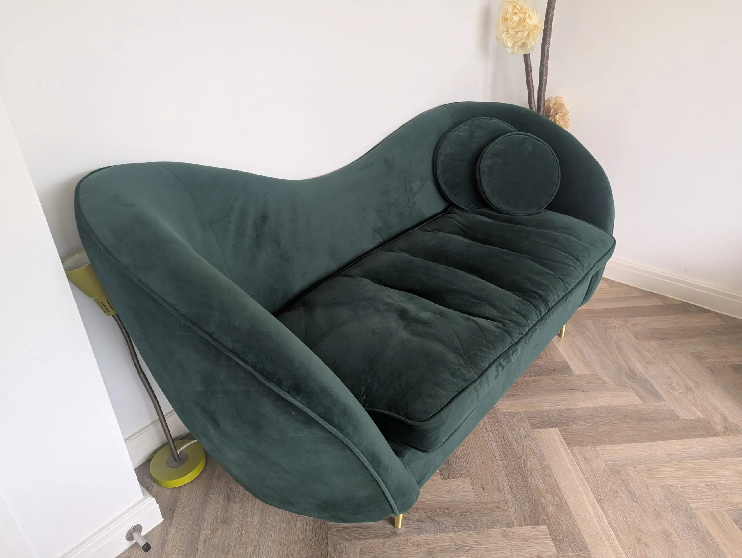 Made Elegant Curved Chaise Lounge with Tufted Cushion and Bolster Pillow