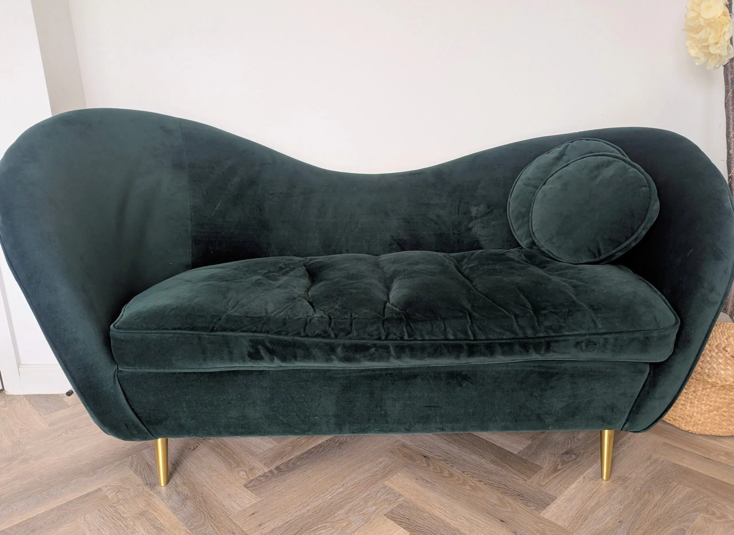 Made Elegant Curved Chaise Lounge with Tufted Cushion and Bolster Pillow