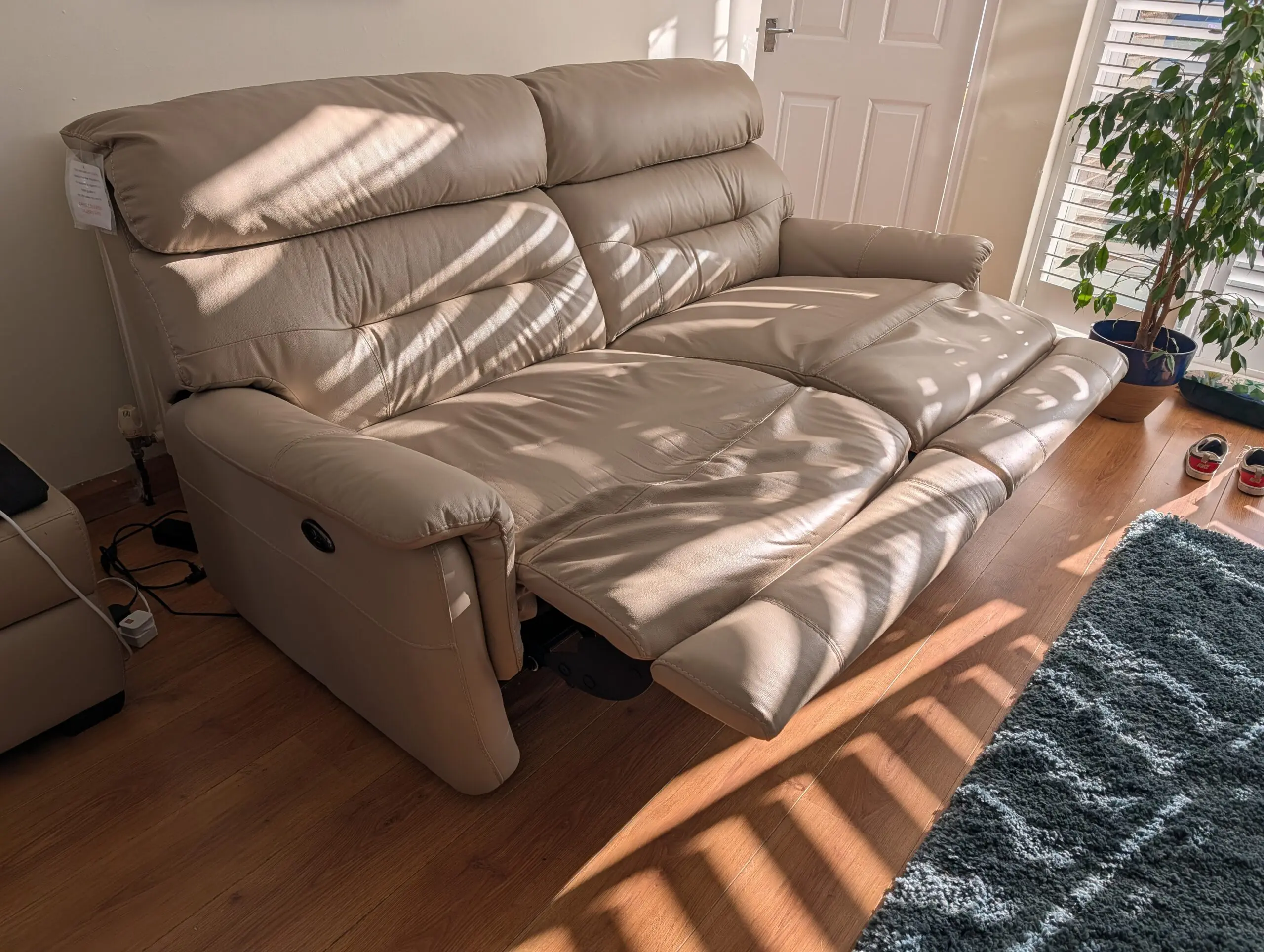 Furniture Village “Touch 2” 3-Seater Power Recliner – Pebble Leather – Delivered Oct 2024