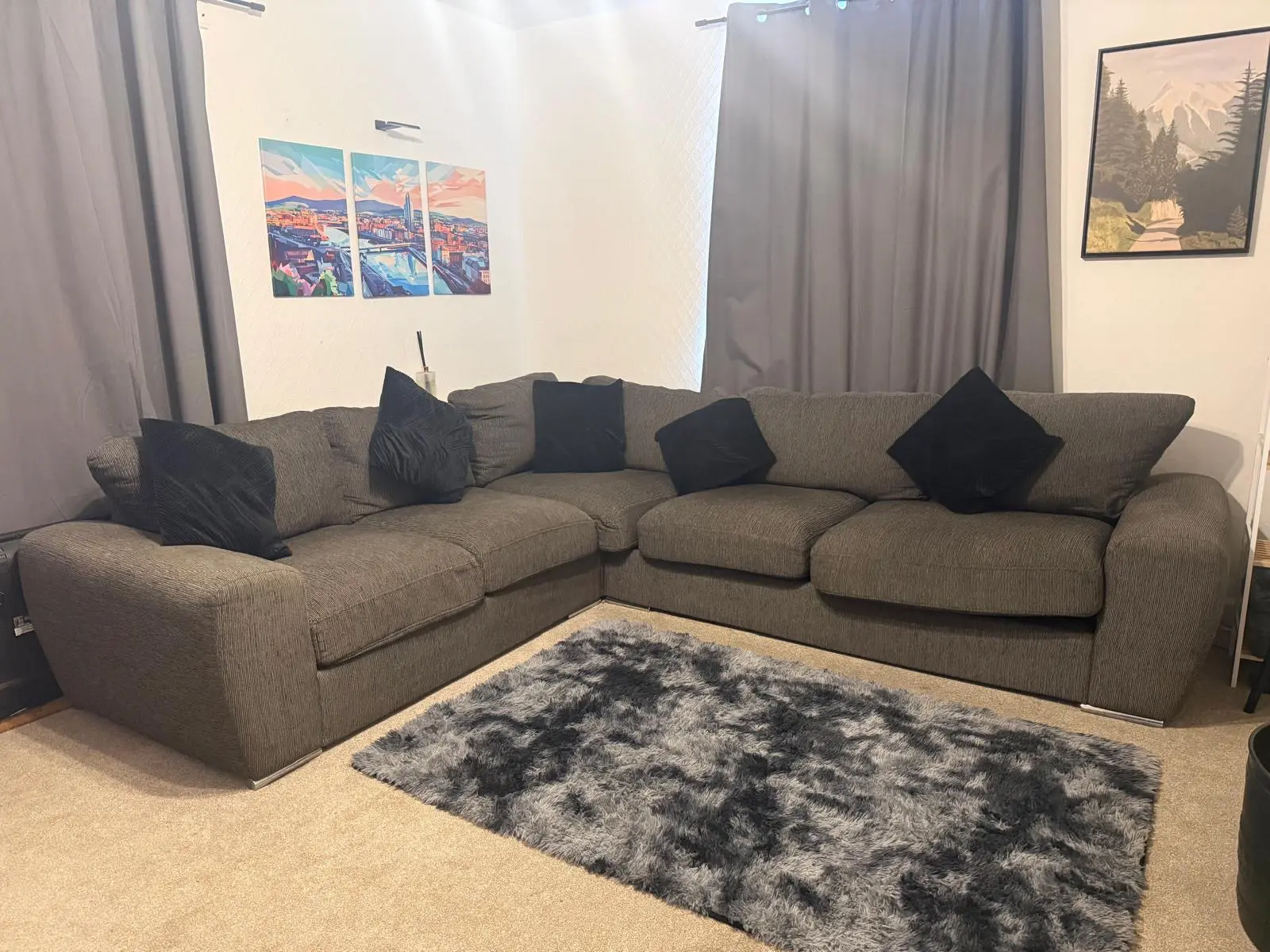 Large Grey Corner Sofa with Scatter Cushions – Spacious Family Seating