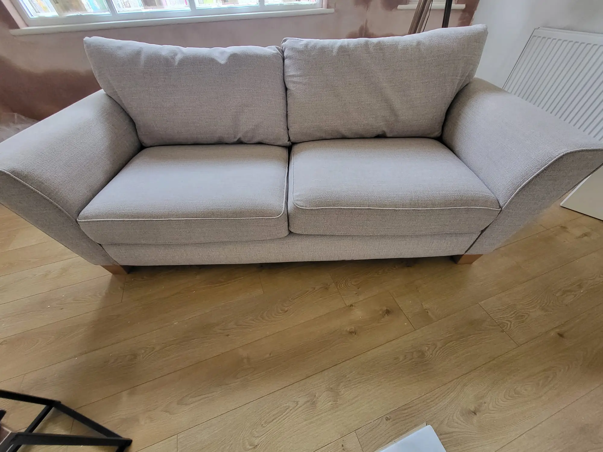 SCS Modern 3-Seater Sofa with Clean Lines and Comfortable Cushions