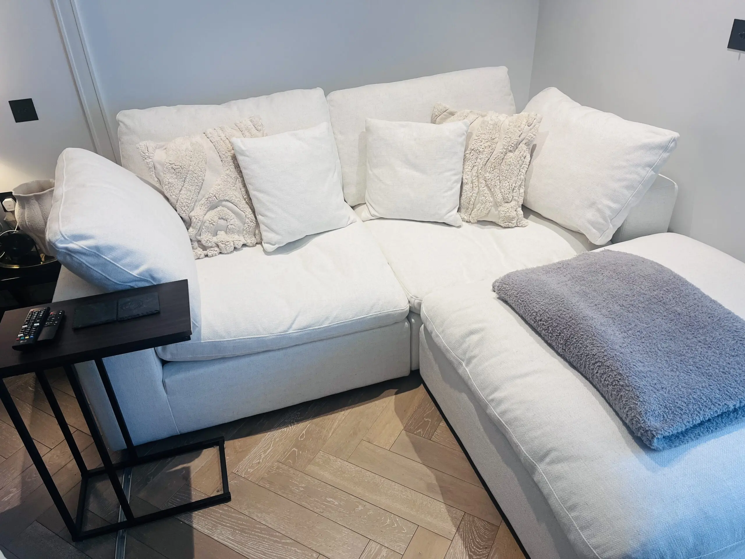 Daals Modern L-Shape Corner Sofa with Chaise Longue