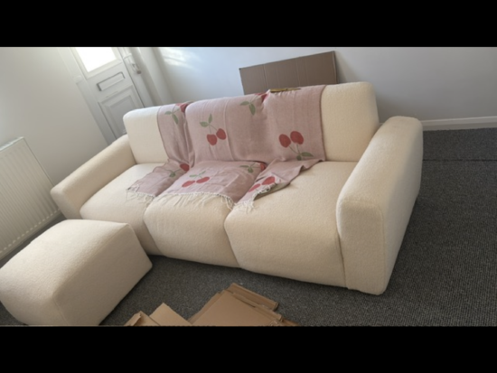 Bed Kingdom Flair Manon 3 seater with pouffe