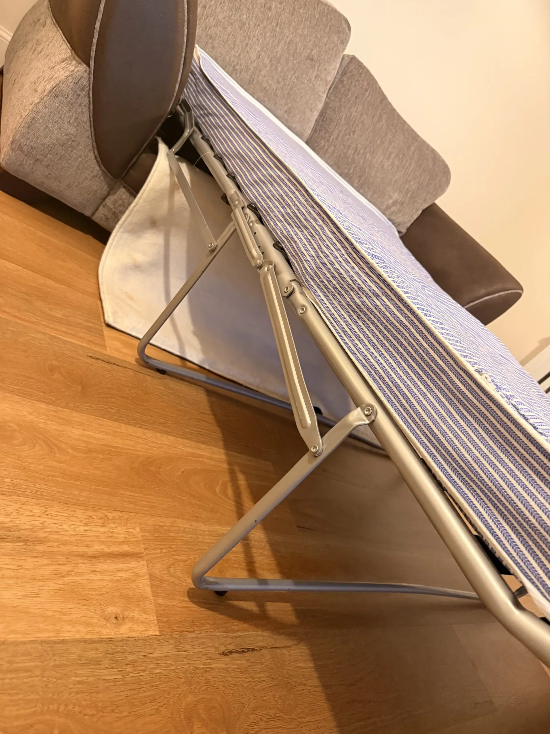 DFS Nina – 2 Seater & Sofa Bed