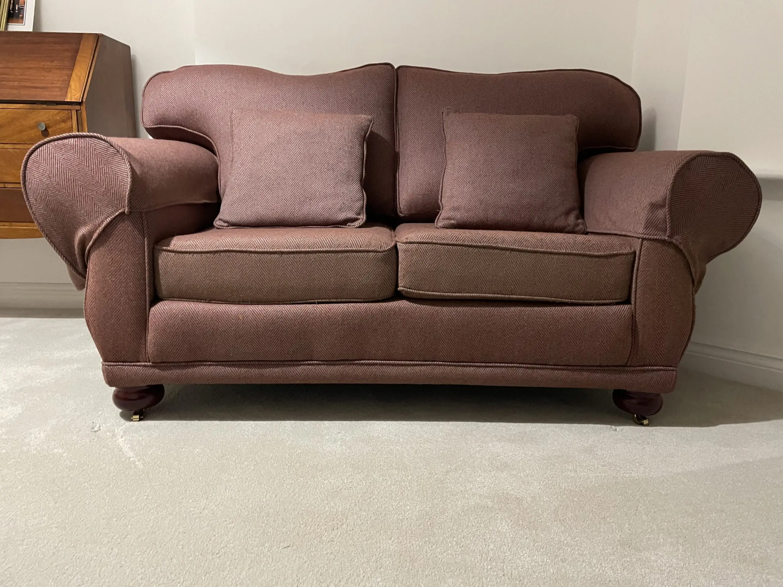 Classic 2-Seater Sofa with Rolled Arms and Wooden Feet